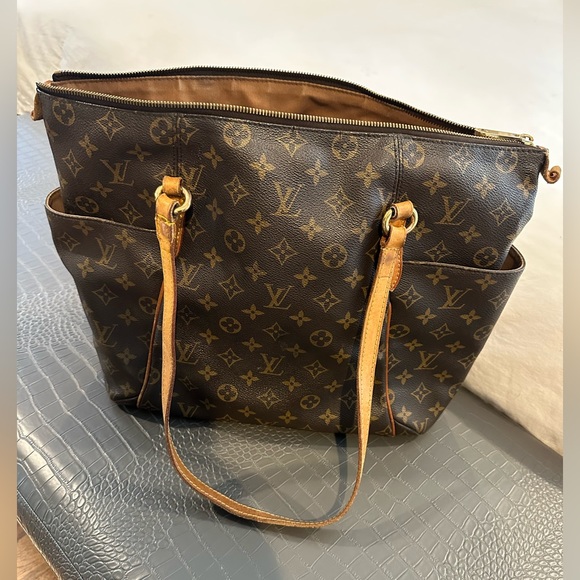 Rare Vintage Authentic Preloved Louis Vuitton tote! “ Monogram Totally bag”! - Picture 4 of 16